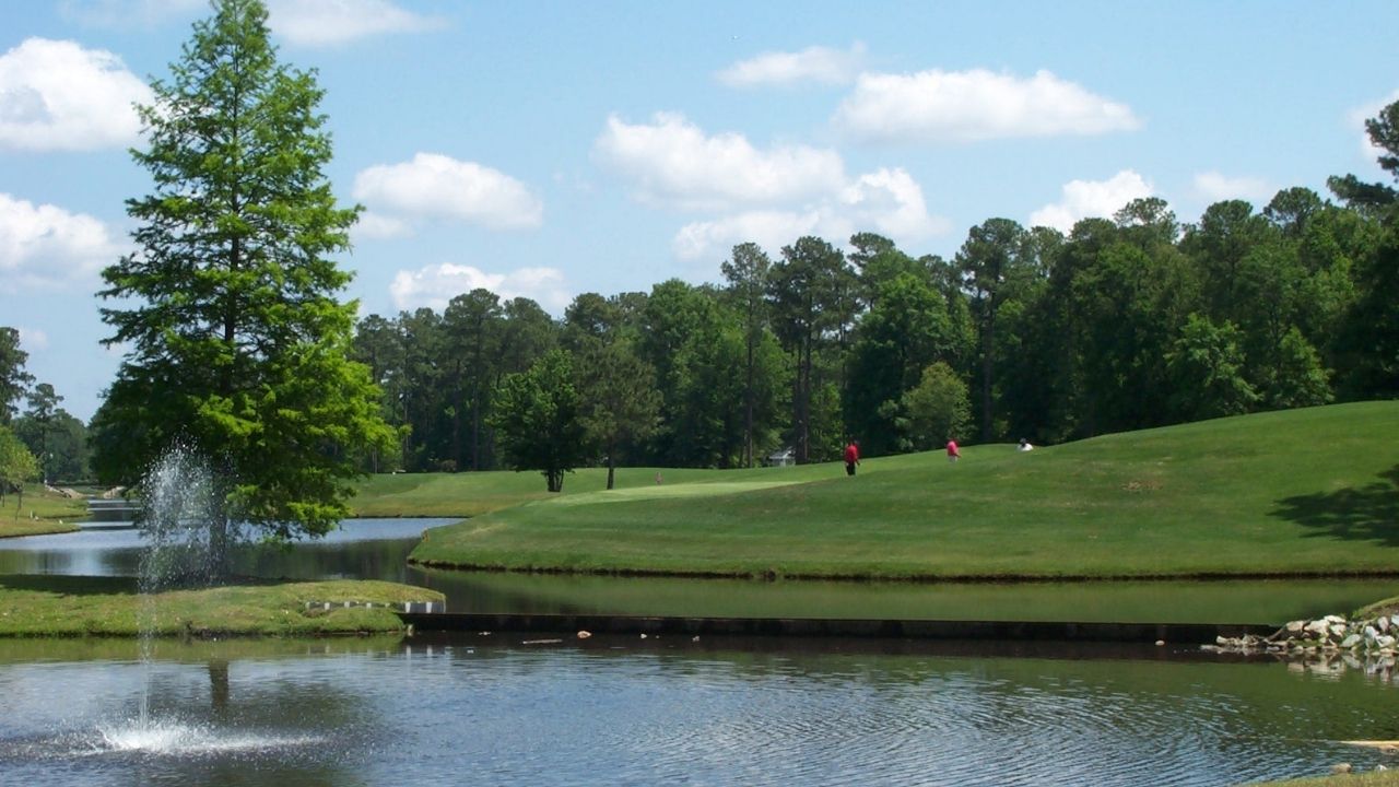 Green by water at Arrowhead Country Club